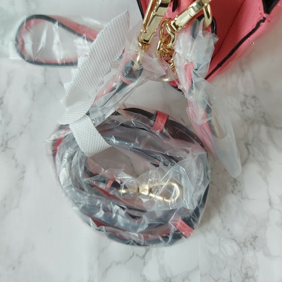 The Victoria Convertible Crossbody - Picture 10 of 10